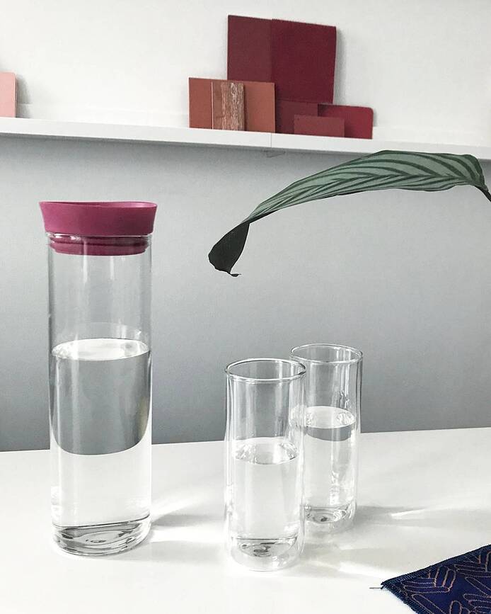 Garrafa Minima, negra