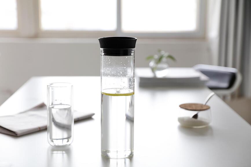 Minima Karafa, črna