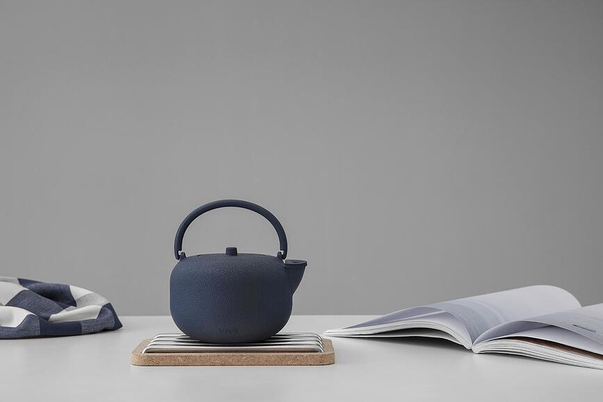 Saga Τσαγιέρα, μαύρη