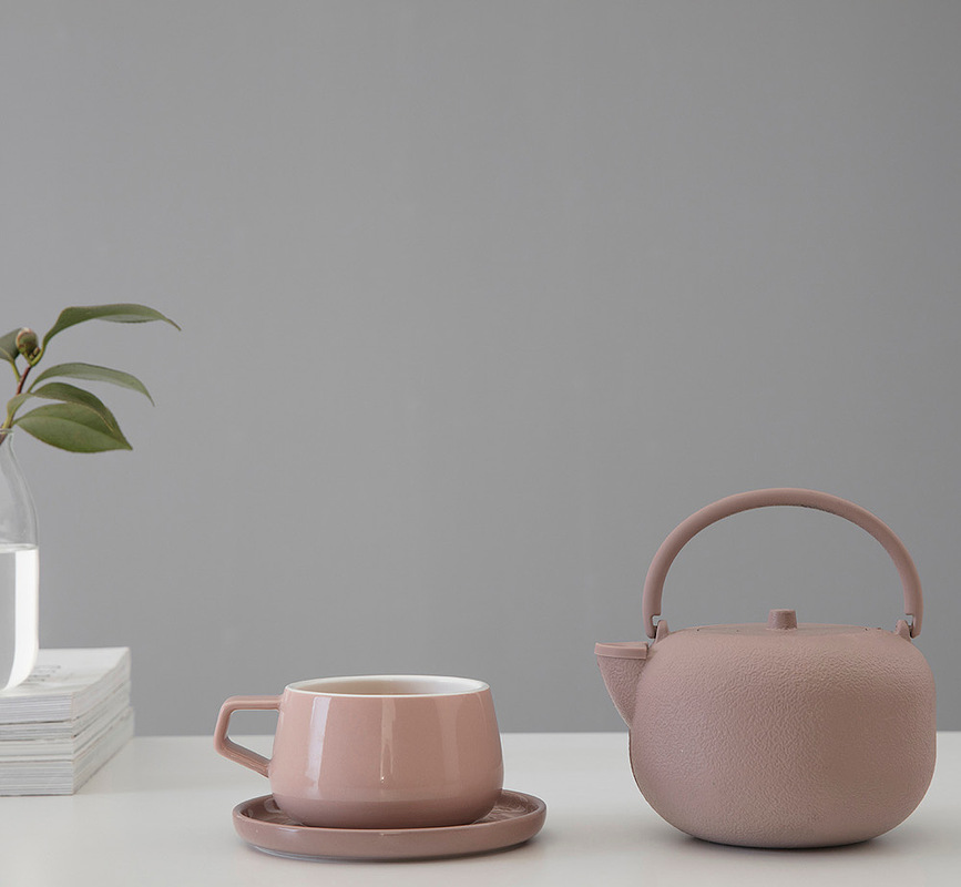 Saga Τσαγιέρα, μαύρη