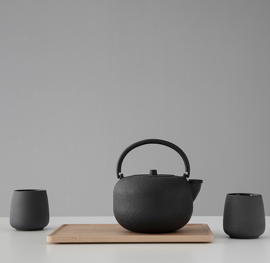 Saga Τσαγιέρα, μαύρη