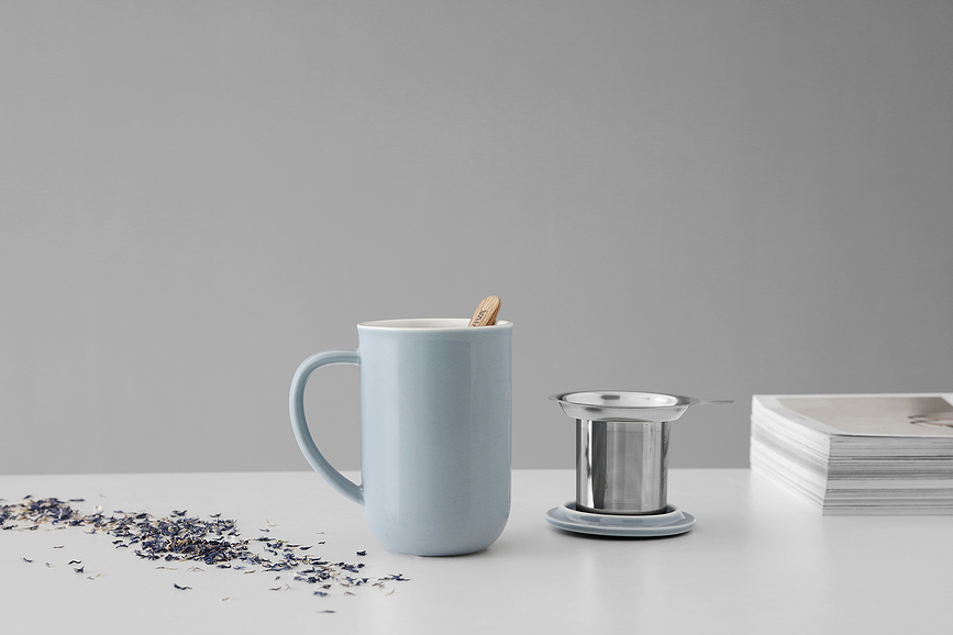 Taza con infusor Minima Balance, azul carbón