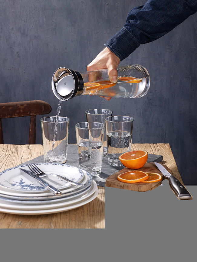 Basic Carafe à eau 0,75 l, avec bouchon noir et argenté