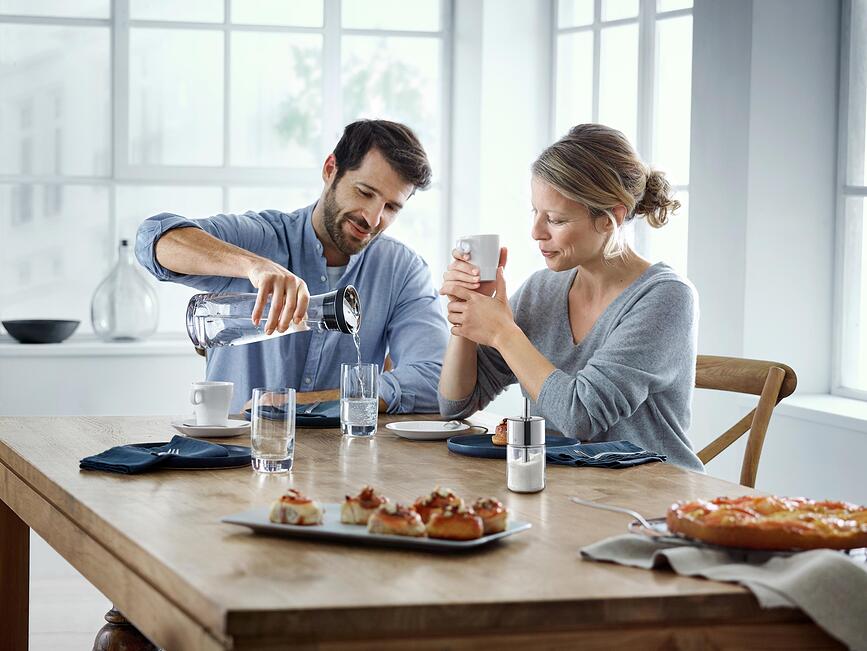 Basic Karafa za vodo, 1 L, črna