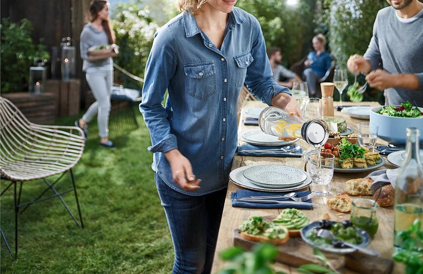 Basic Karafa za vodo, 1 L, črna