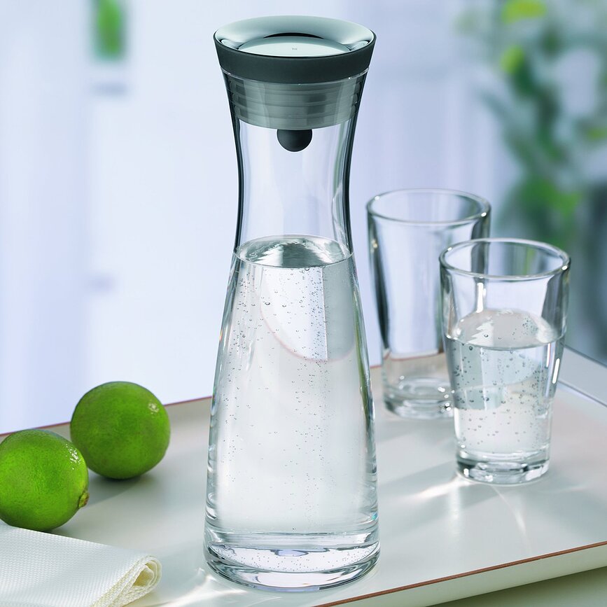 Basic Karafa za vodu 0,75 l s crno-srebrnim čepom