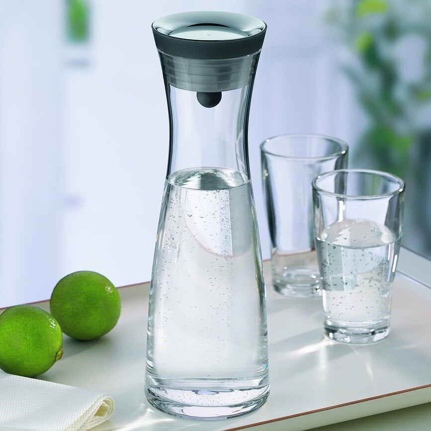 Garrafa para agua Basic, 0,75 L, con tapón negro y plateado