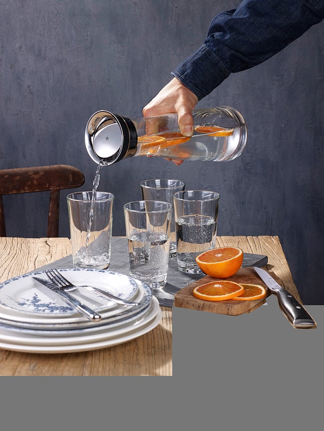 Garrafa para agua Basic, 0,75 L, con tapón negro y plateado