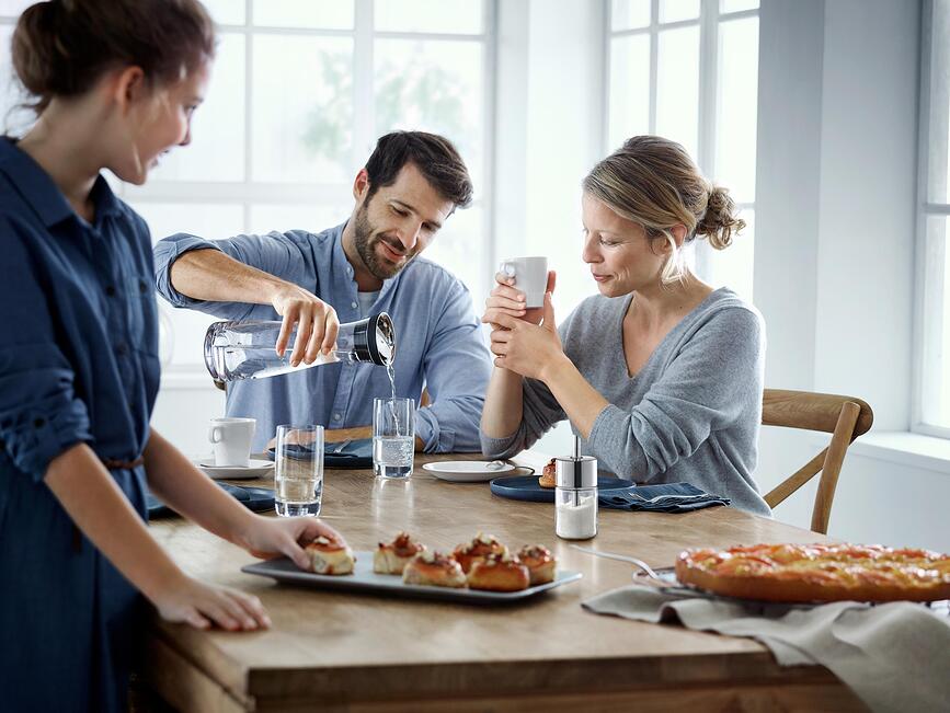 Jarra para agua Basic, 1 l, negra