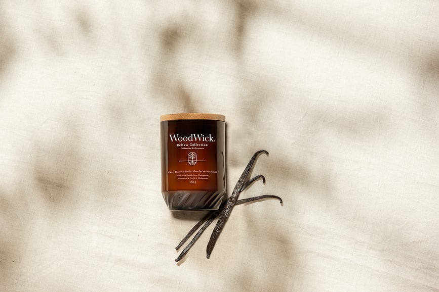 ReNew WoodWick Sveča, Češnjev cvet in Vanilija, srednja