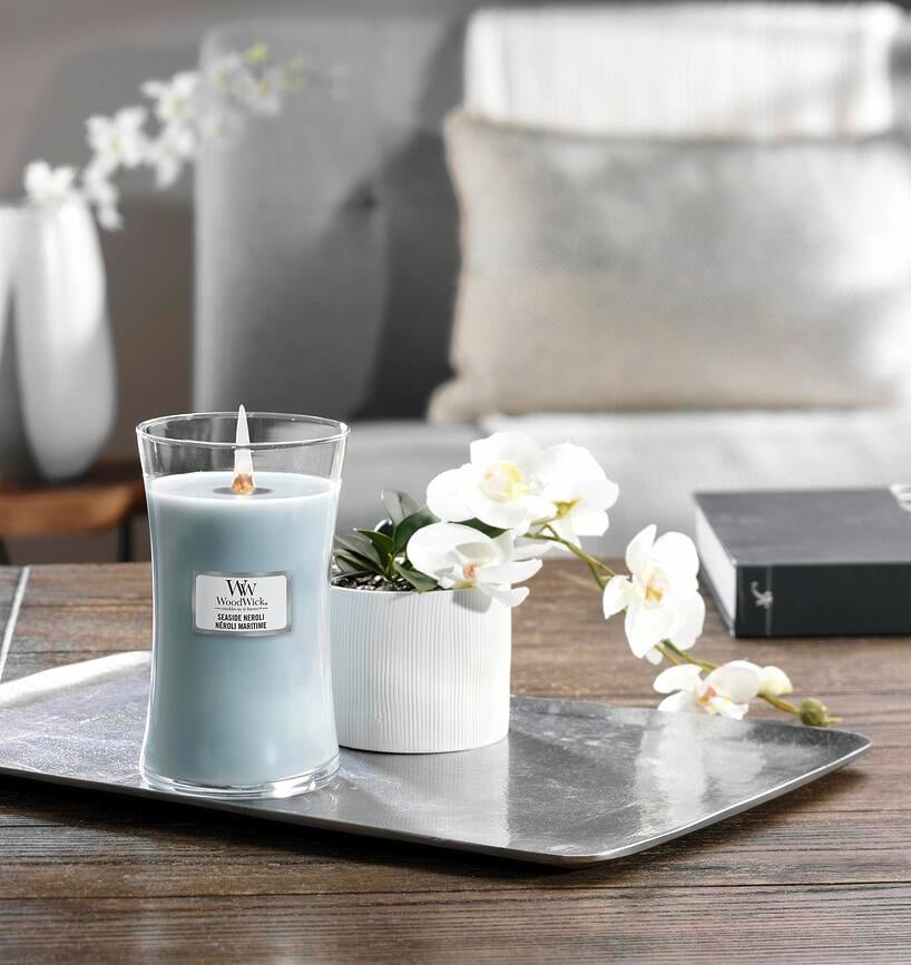 Vela Core WoodWick, fragancia Seaside Neroli, tamaño mediano