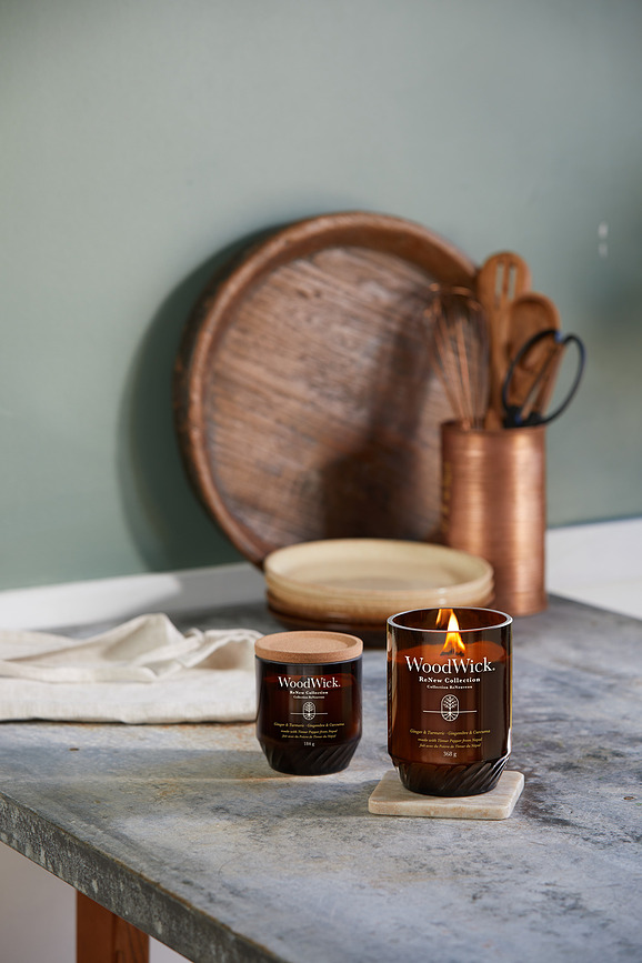Vela WoodWick ReNew, mediana, aroma Jengibre y Cúrcuma