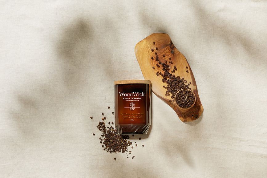 Vela WoodWick ReNew, mediana, aroma Jengibre y Cúrcuma
