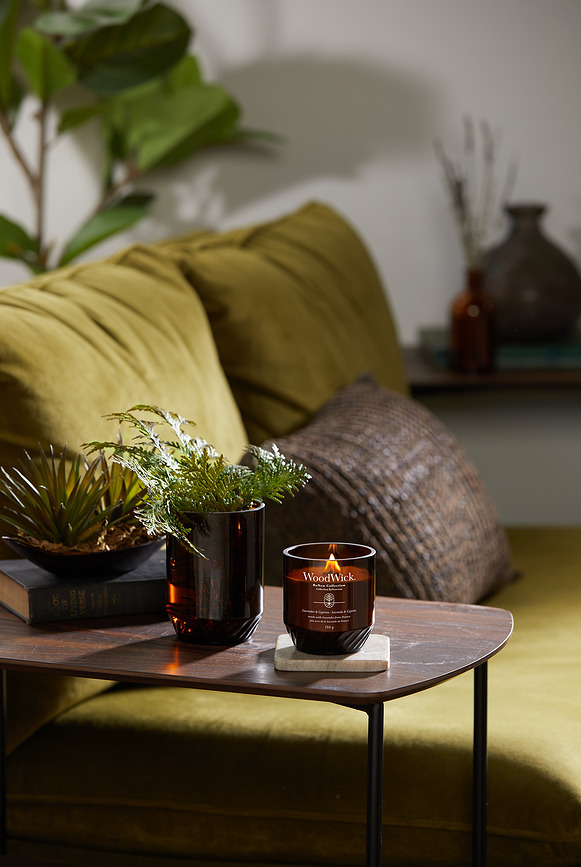 Vela WoodWick ReNew, de lavanda y cipr
es, mediana