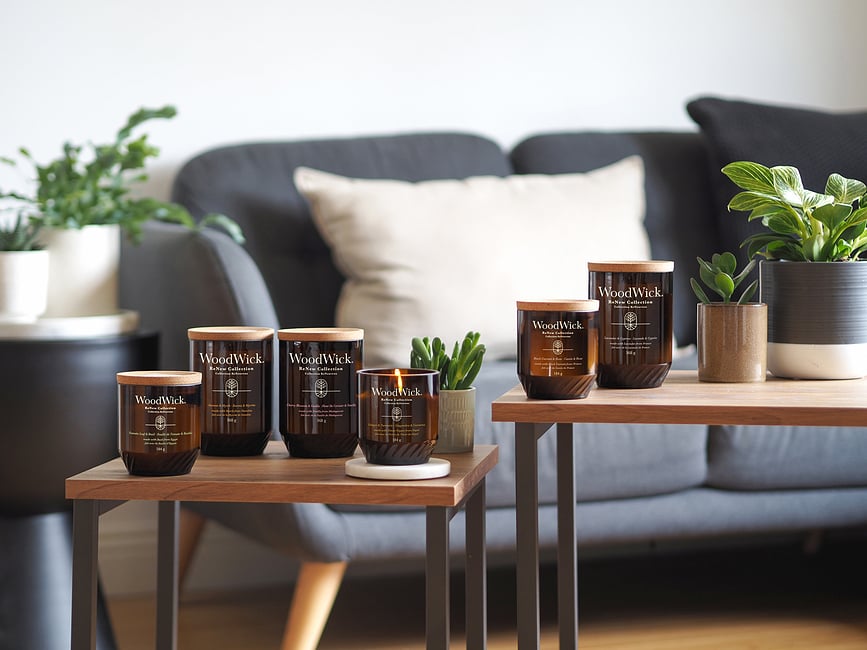 Vela WoodWick ReNew, de lavanda y cipr
es, mediana