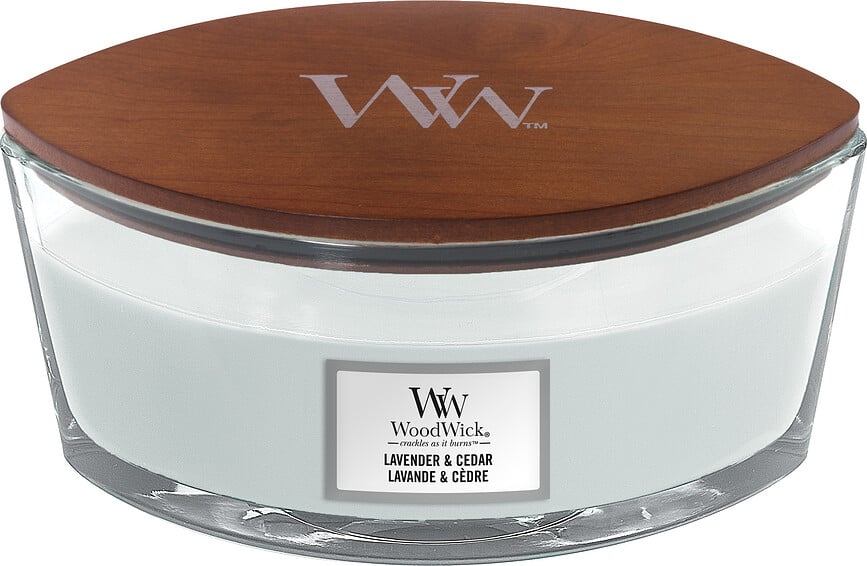 Vela WoodWick Hearthwick, aroma a lavanda y cedro