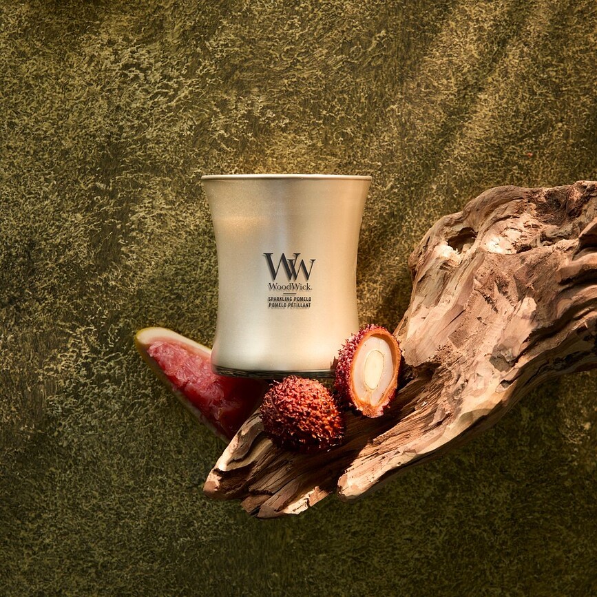WoodWick Precious Metals Sveča Sparkling Pomelo, srednja
