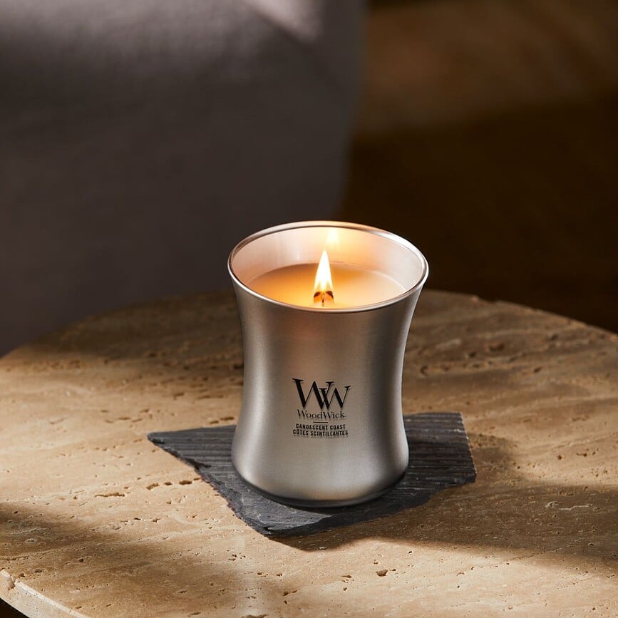 WoodWick Svijeća Precious Metals Candescent Coast srednja