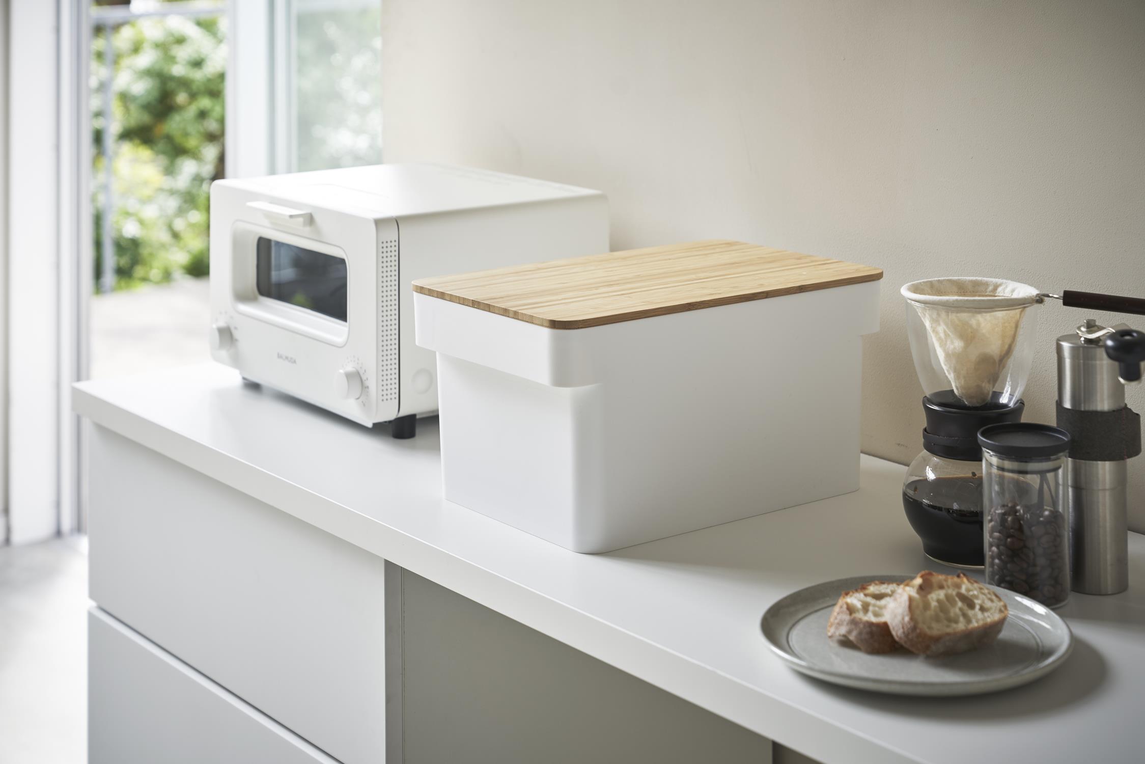 Tower Bread container with cutting board and knife holder FA