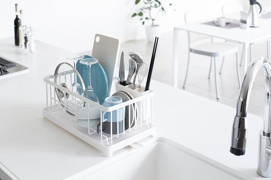 Tower Cjedilo za Posuđe crno s rešetkom