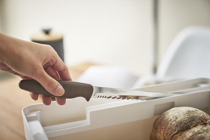 Tower Kutija za Kruh s daskom za rezanje i prostorom za nož crna