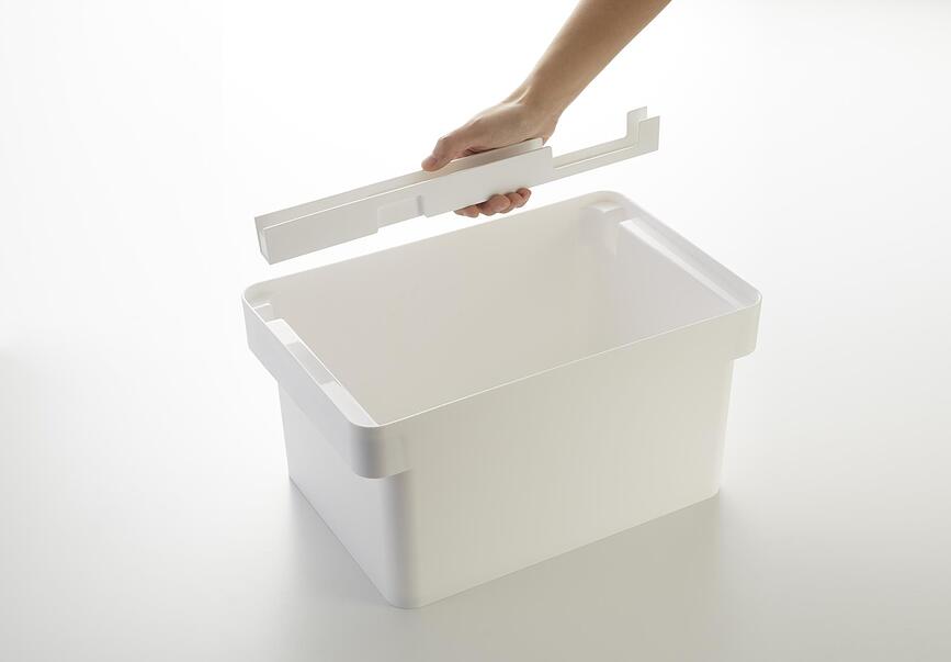 Tower Kutija za Kruh s daskom za rezanje i prostorom za nož crna