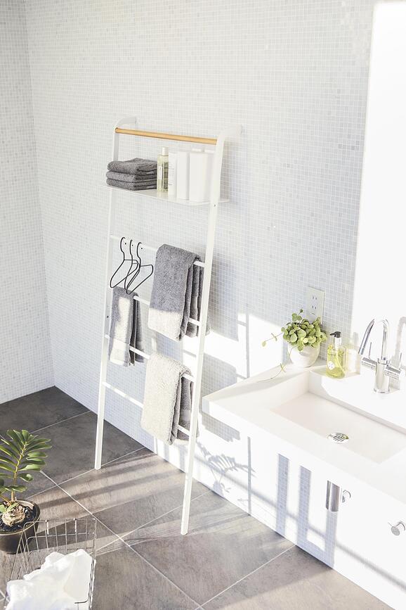 Tower Obešalnik, bel