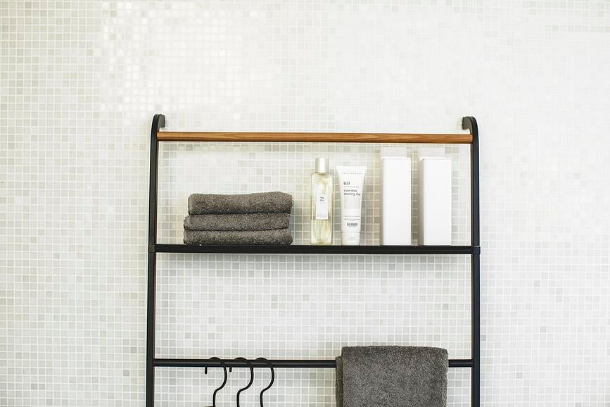 Tower Obešalnik, bel