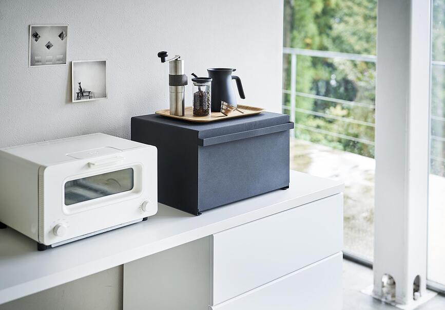 Tower Posoda za kruh, črna