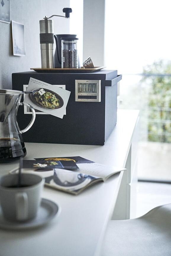 Tower Ψωμιέρα, μαύρη