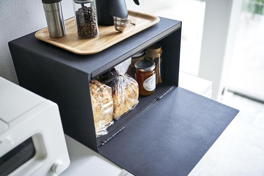 Tower Ψωμιέρα, μαύρη