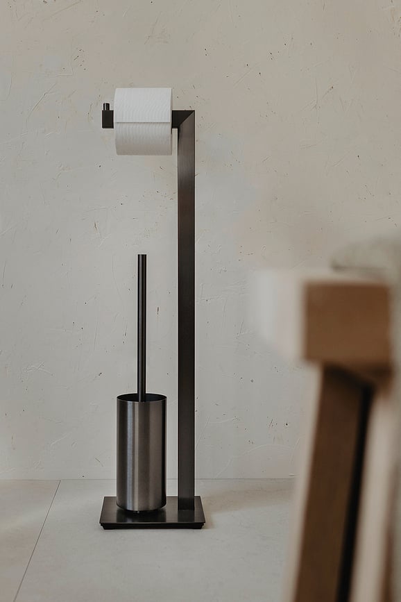 Soporte de Baño con Escobillero y Portarrollos Linea, pulido