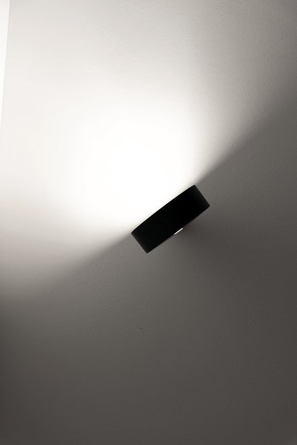 Aplique de pared inalámbrico Super O, negro