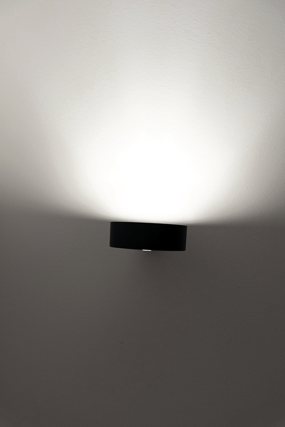 Aplique de pared inalámbrico Super O, negro