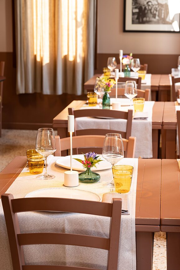 Lámpara de Mesa inalámbrica Carolina, dorada