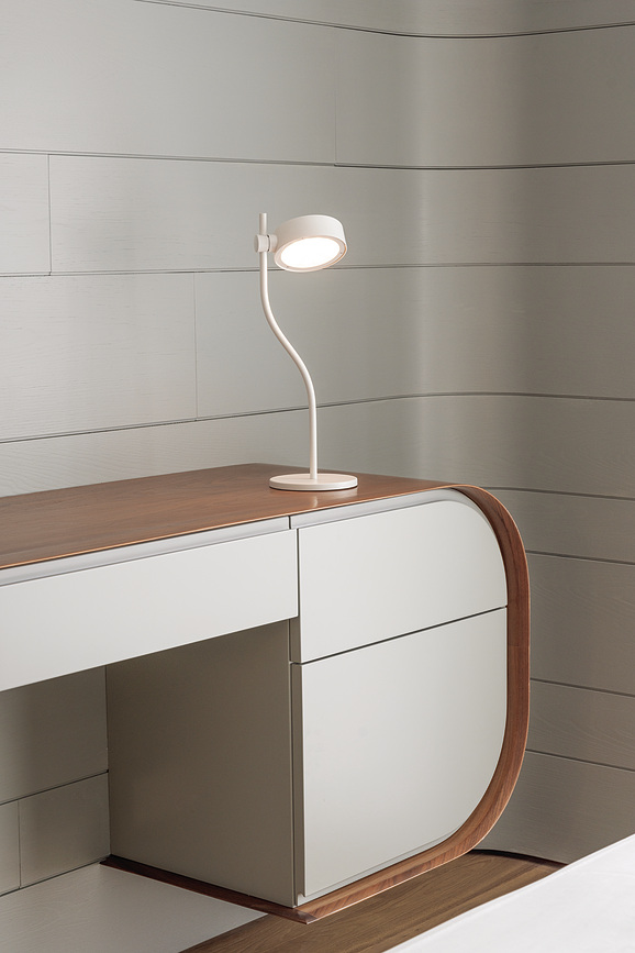 Lámpara de mesa inalámbrica Super O, 46 cm, negra