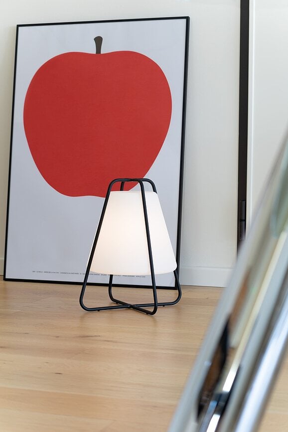 Lámpara de Mesa inalámbrica Teepee, negra