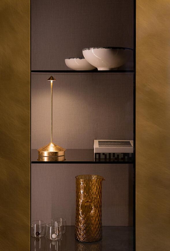 Lámpara de Mesa Pina Pro, gris oscuro, con temperatura de color regulable