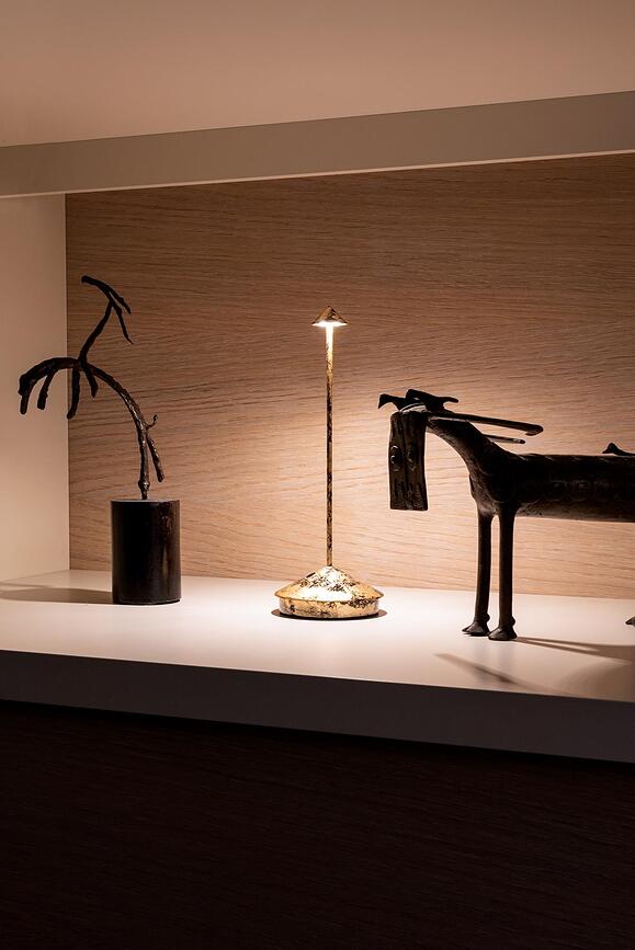 Pina Pro Επιτραπέζιο Φωτιστικό, σκούρο γκρι, με ρύθμιση θερμοκρασίας χρώματος φωτός