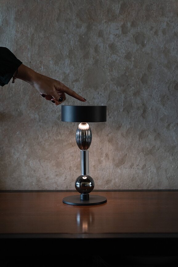 Royal Family Lampe De Table sans fil, Wi-Fi, titane