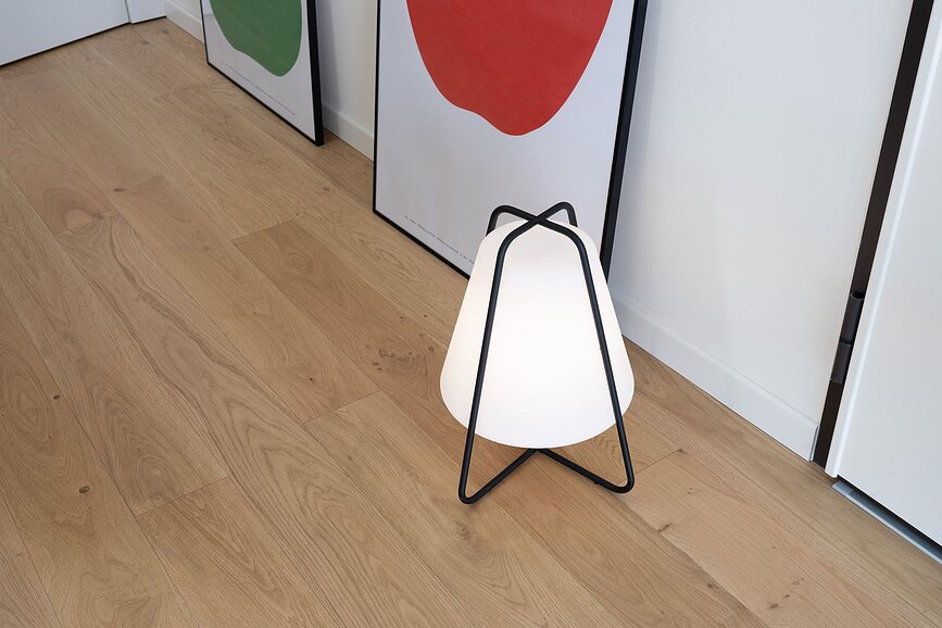 Teepee Namizna svetilka brezžična, bela