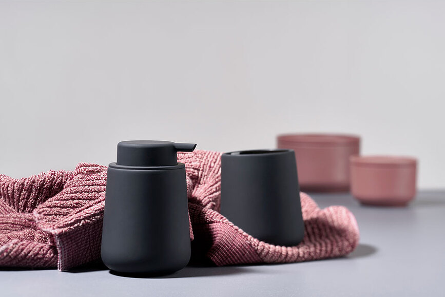 Nova One Dozirnik mila, črn