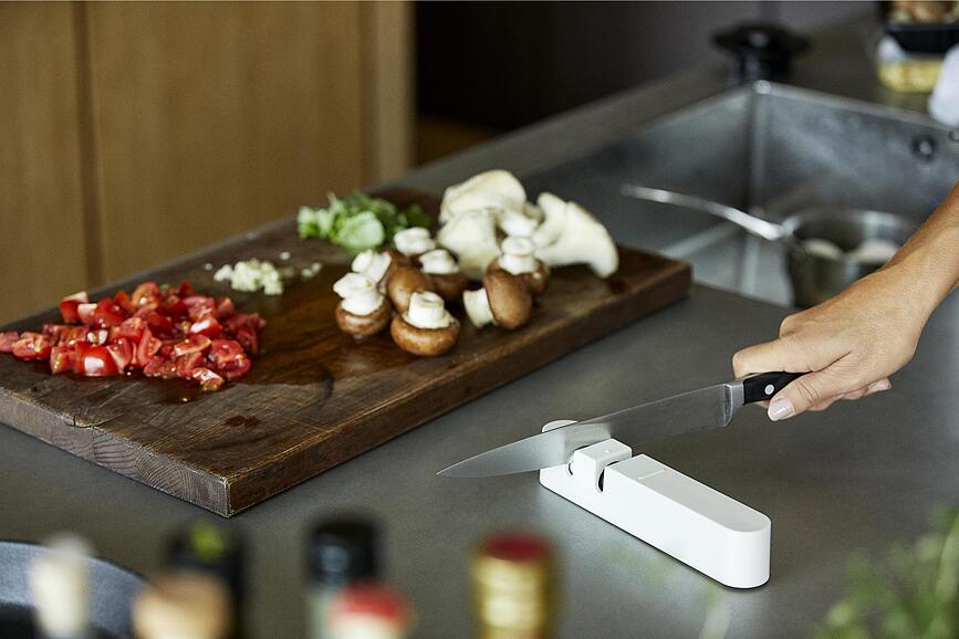 Singles Oštrač noževa crni