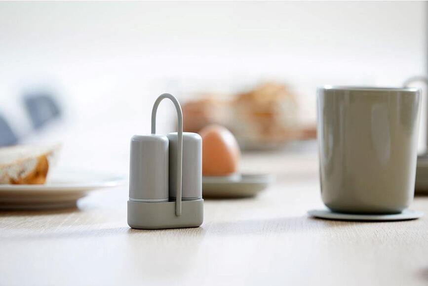 Singles Salière et Poivrière avec support, noires, Set 3 pièces