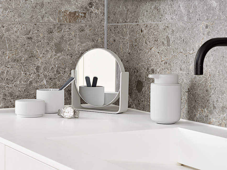 Ume Miroir Cosmétique, en acier