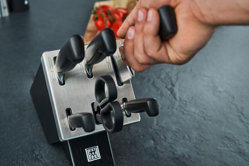 Four Star Blok za nože samoostrilni, črn, s 5 noži in škarjami