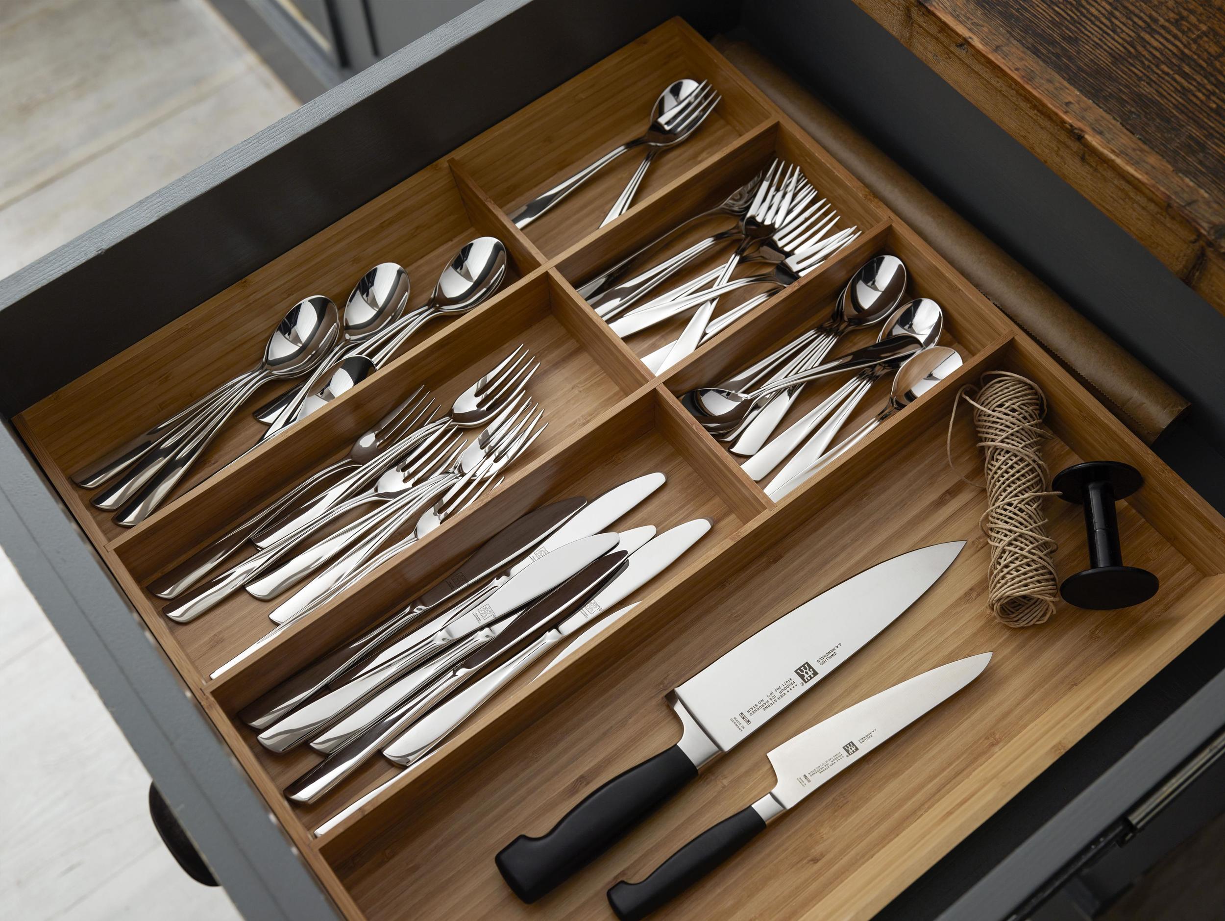 https://3fa-media.com/zwilling/zwilling-four-star-chef-s-knife-14-cm-compact__129539_25498a6-s2500x2500.jpg