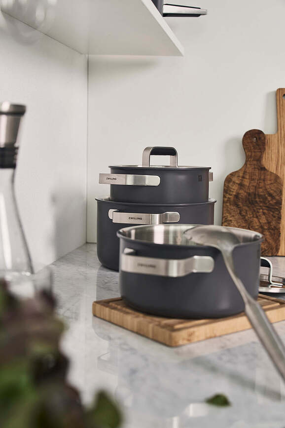 Juego de Ollas con Cazo y 2 Tapas Pure, color crema, Set de 5 piezas