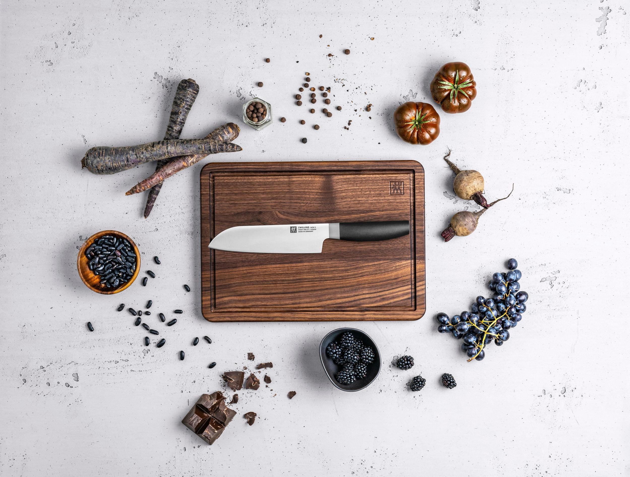 https://3fa-media.com/zwilling/zwilling-now-s-santoku-knife-and-fruit-and-vegetable-knife-black__129916_12bf382-s2500x2500.jpg