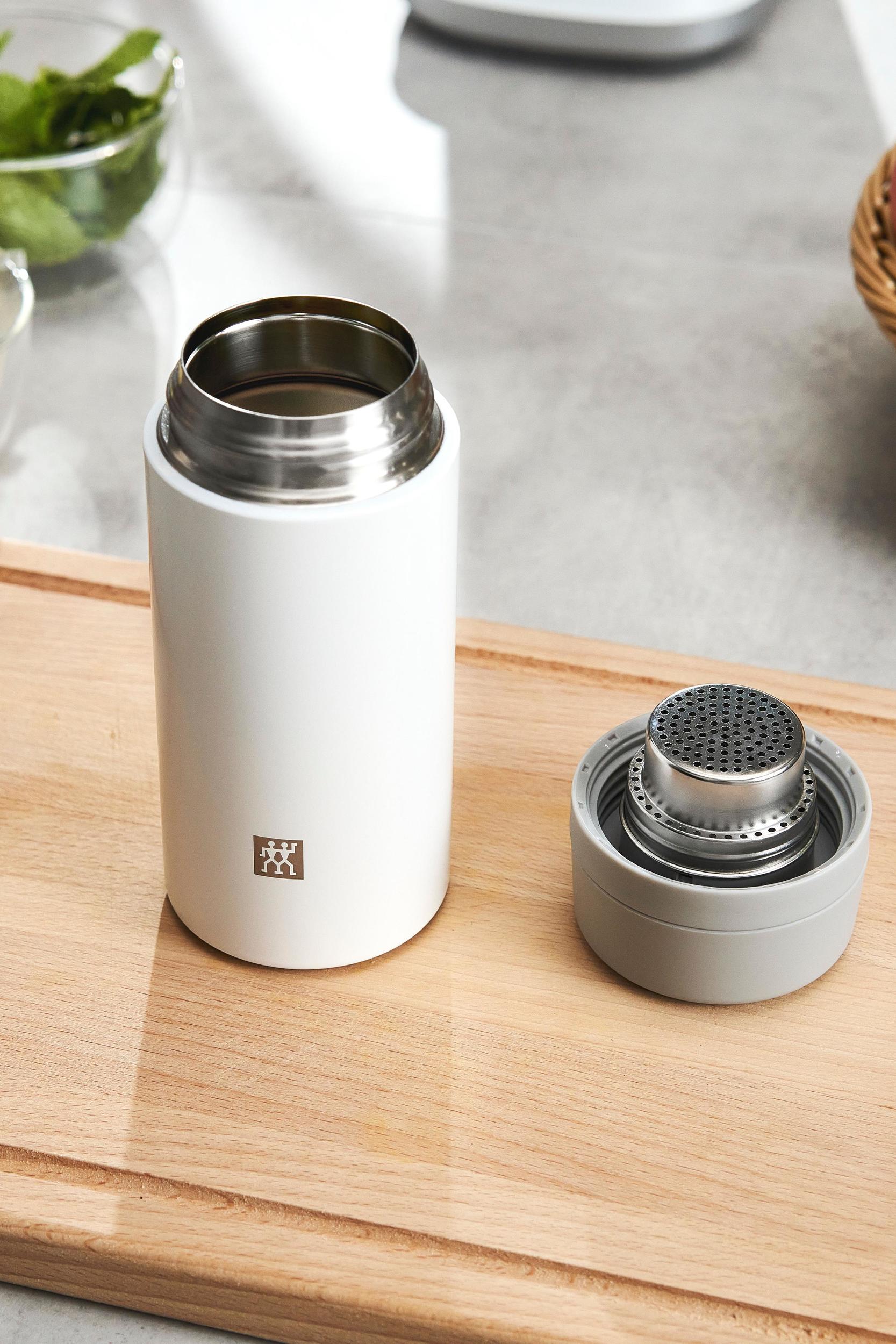 https://3fa-media.com/zwilling/zwilling-thermo-tea-brewing-thermos-420-ml__129995_e55a9b6-s2500x2500.jpg